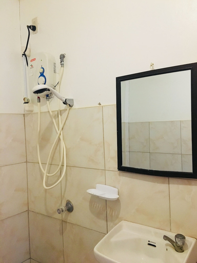 Bathroom 3, New Eve's Kiosk Dive Resort, Moalboal
