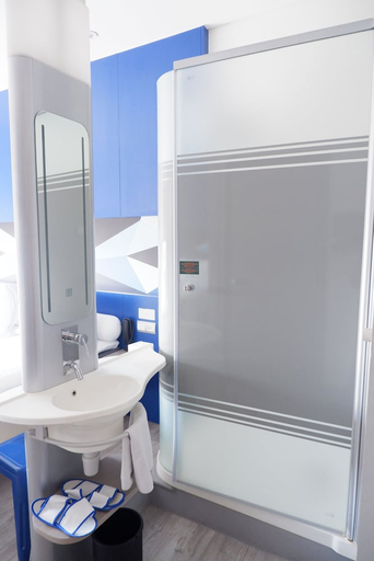 Bathroom 5, MD7 Hotel Cirebon, Cirebon