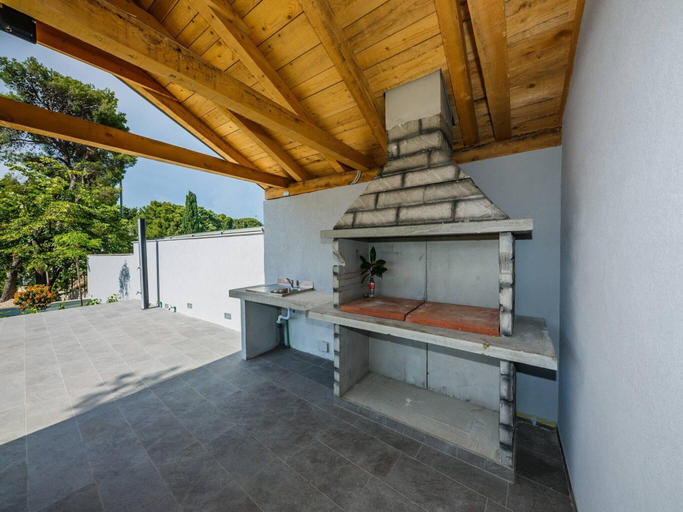 3, Two-bedroom Apartment Near Beach, Šibenik