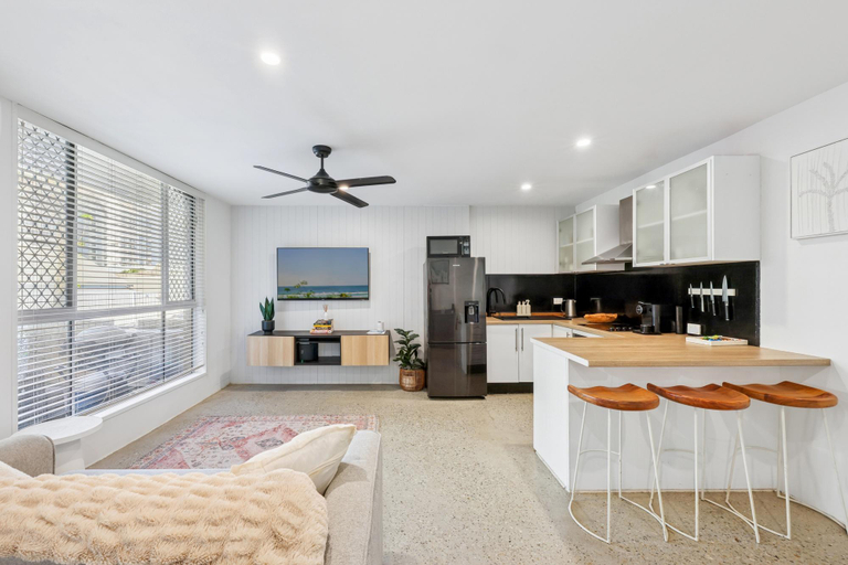 Separate living room 2, Spacious 1-Bed Apartment in Coolangatta, Gold Coast