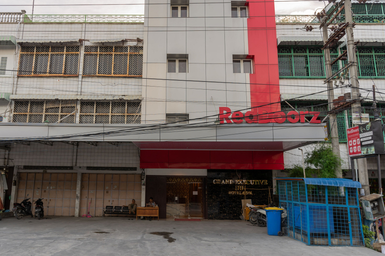 Exterior & Views 2, RedDoorz Plus @ Jalan Letda Sujono Medan 2, Medan