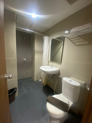 Bathroom 2, Liberta Hotel Grand Sayang Makassar, Makassar
