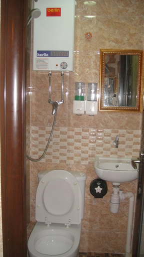 Bathroom 5, Philippine Hostel, Kowloon