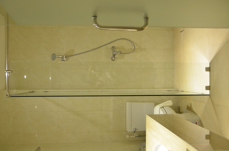 Bathroom 5, The Scenery City Hotel, Pattaya