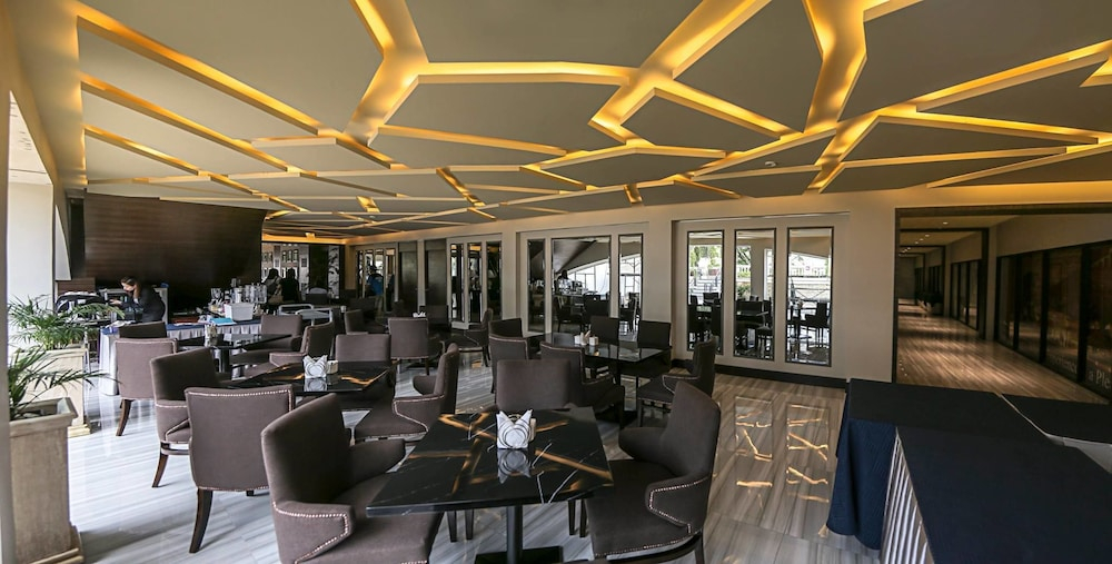 Food & Drinks, Subic Bay Travelers Hotel & Event Center, Olongapo City