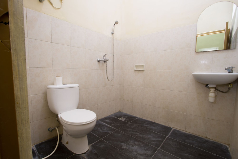 Bathroom 3, Seminyak Point Guest House, Badung
