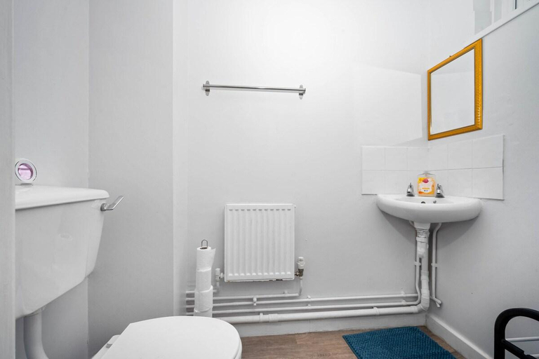 Bathroom 3, Luxury New House with free Parking, Birmingham