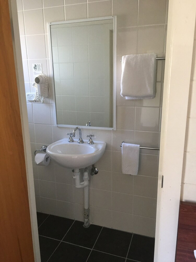 Bathroom 4, The Denman Hotel, Snowy River