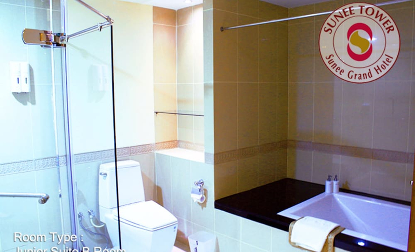 Bathroom 4, Sunee Grand Hotel, Muang Ubon Ratchatani