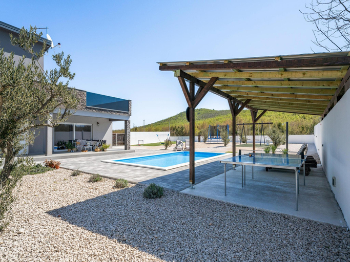 Sport & Beauty 5, Modern villa with private pool, Stankovci