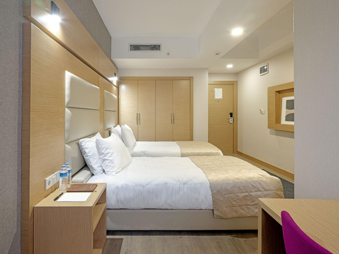 Bedroom 2, Merlin Hotel, Bakırköy