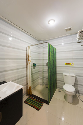Bathroom 4, RedDoorz Plus Near Mall Bali Galeria 2, Denpasar