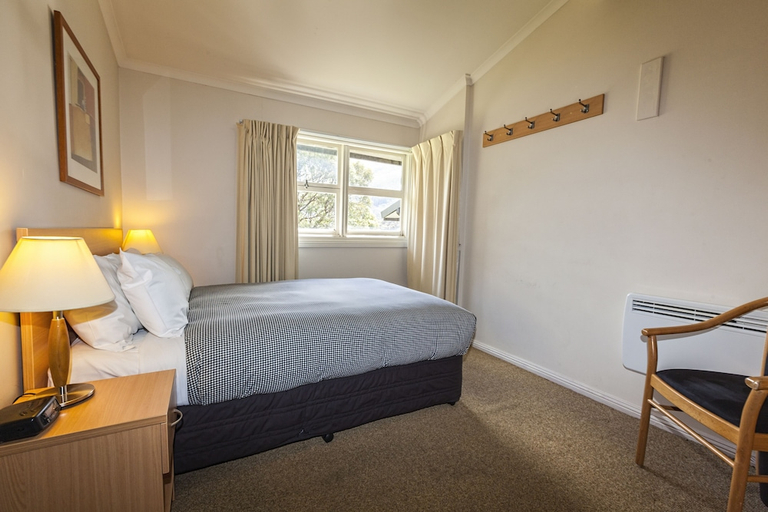 Bedroom 2, The Denman Hotel, Snowy River