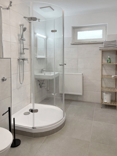 Bathroom 5, Board Inn - Haus Regensburg, Regensburg
