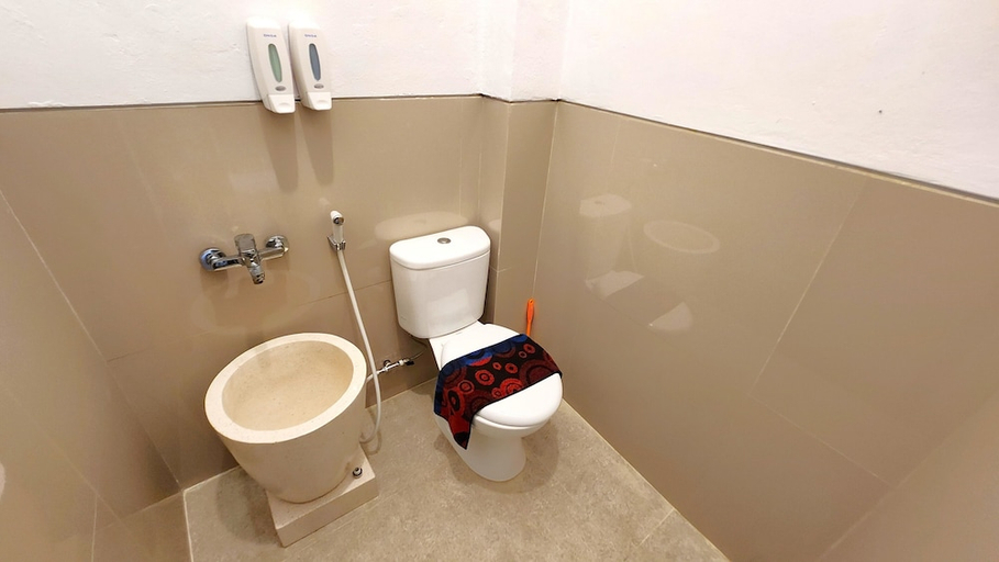 Bathroom, FRENO Hotel, Demak