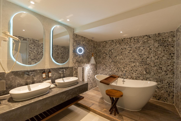 Bathroom 5, Sunrise Crystal Bay Resort -Grand Select, Safaja