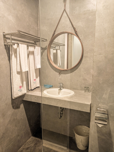Bathroom 4, Hotel Moloka’I Morotai, Pulau Morotai