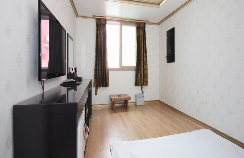 Bedroom 2, Hawaii Hotel Tongyeong, Tongyeong