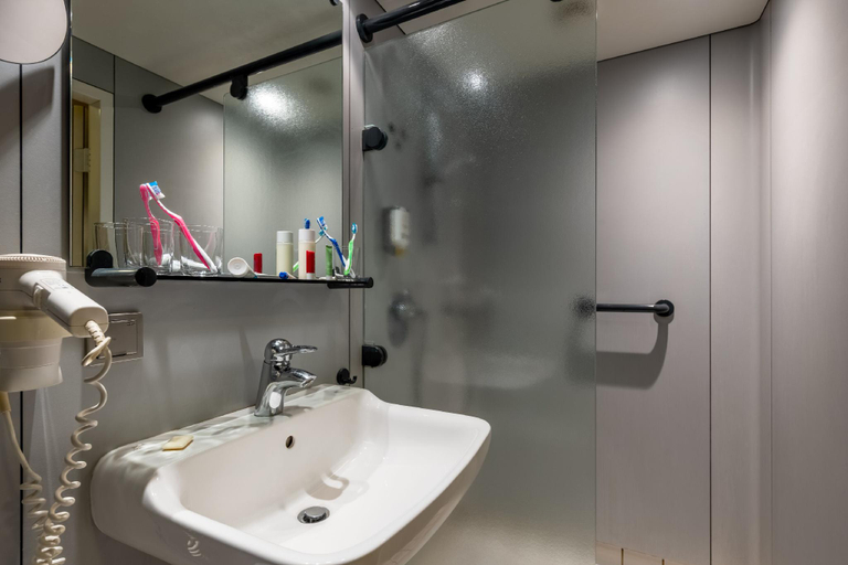 Bathroom 3, Autobahnrasthaus und Motel Baden-Baden, Baden-Baden