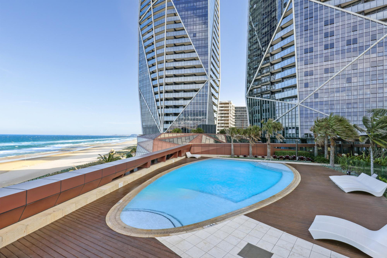 Exterior view 5, Luxury Beachfront 1-Bed Apartment with Pool & Gym, Gold Coast