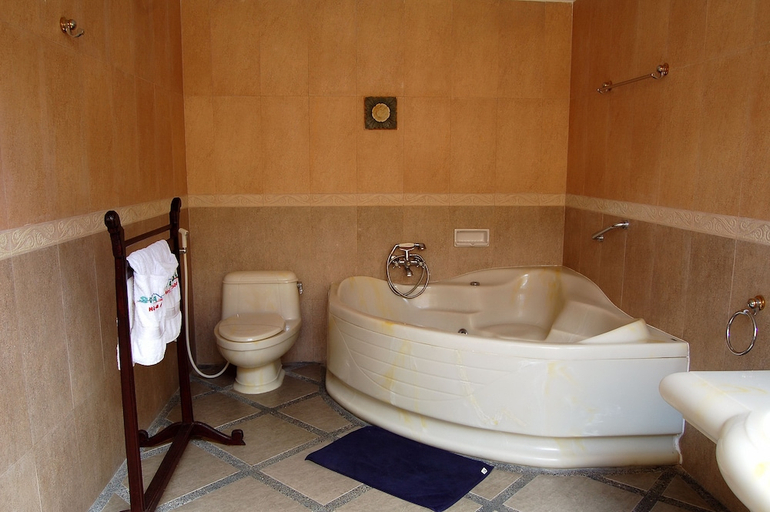 Bathroom 3, Swaloh Hill Resort, Tulungagung