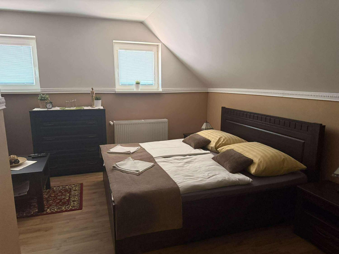 Bedroom 2, Ezathouse Devicie, Krupina