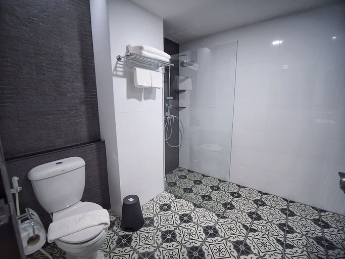 Bathroom 3, Sleep With Me Pattaya, Pattaya