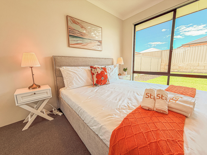 Room 4, StayAU 4BRM Family Beach Retreat, Rockingham