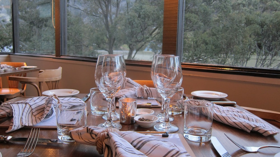 Food & Drinks 5, The Denman Hotel, Snowy River