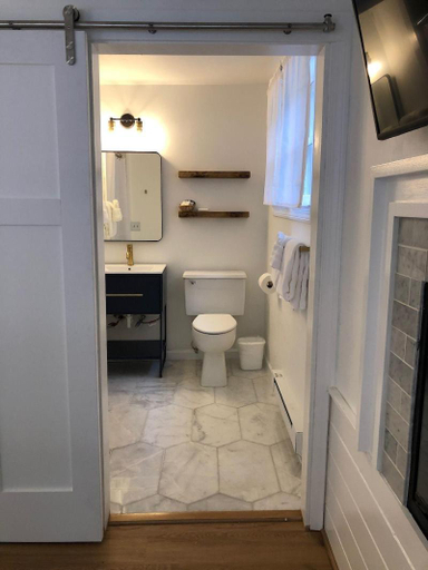 Bathroom 4, Outpost Inn, Macon