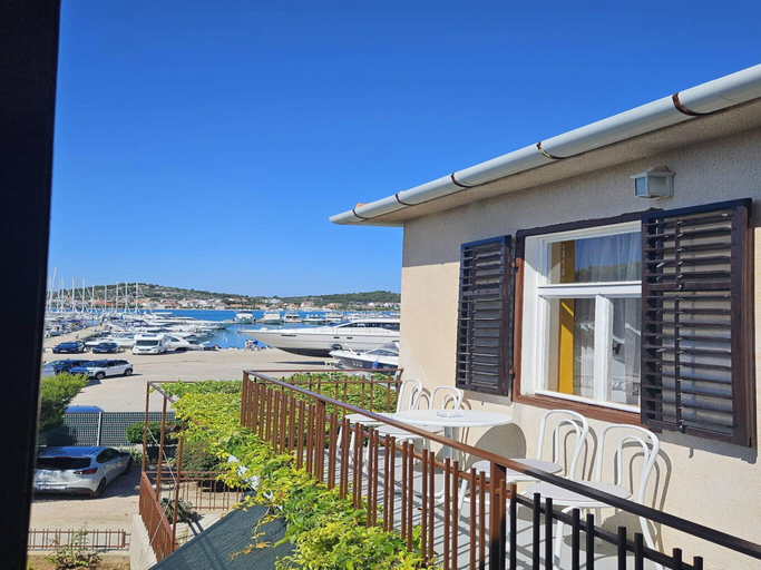 Others 3, Three-bedroom apartment in Murter, Murter