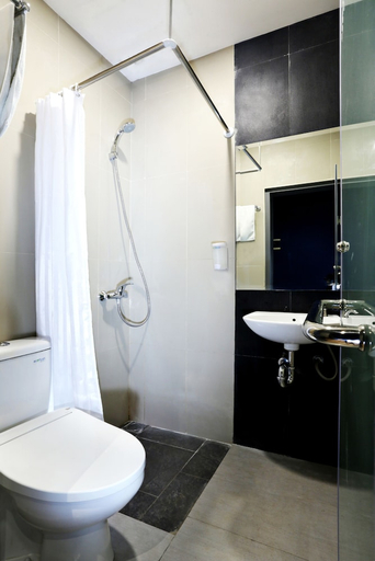 Bathroom 5, Bobotel Gatot Subroto Medan, Medan