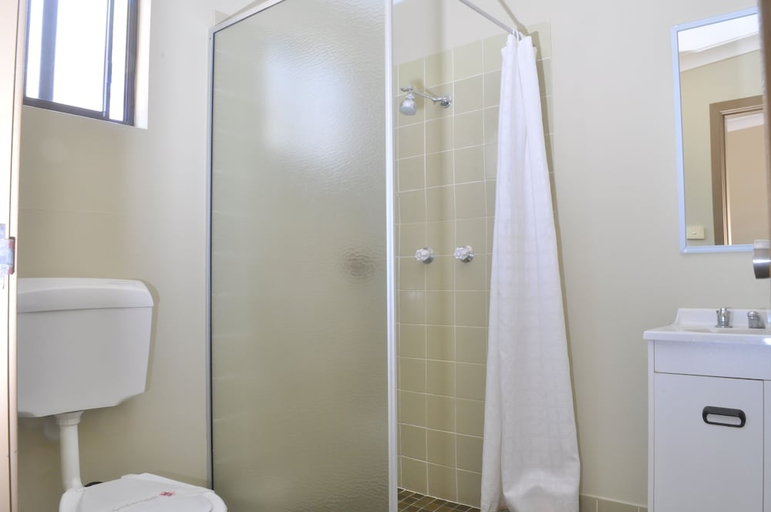Bathroom 4, Wagon Wheel Motel, Warrumbungle Shire