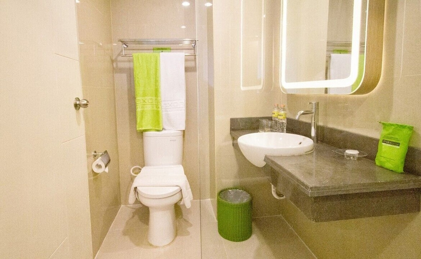 Bathroom 2, MaxOneHotels.com Resort Makassar, Makassar