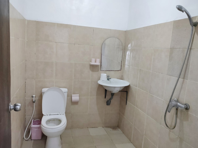 Bathroom 3, G Saskara Homestay, Denpasar