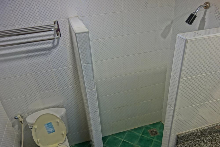 Bathroom, LEK Jomtien Hotel, Pattaya