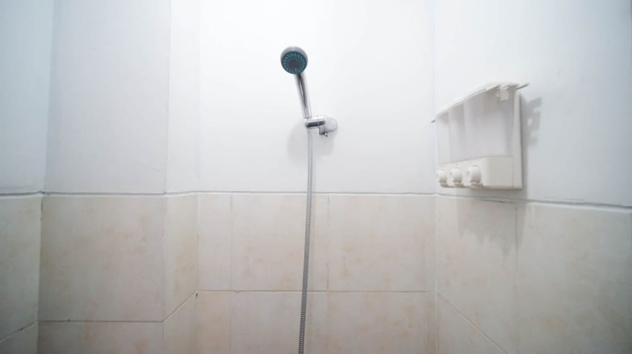Bathroom 3, Simple 2Br With Extra Bed At Menara Rungkut Apartment, Surabaya