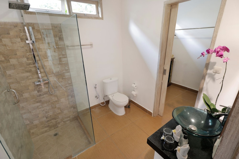 Bathroom 2, The Villas Umalas, Badung