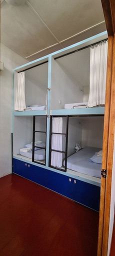 Bedroom 3, Sojourn Beds & Cafe - Hostel, Larut and Matang