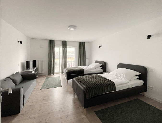 Bedroom 3, Board Inn - Haus Regensburg, Regensburg