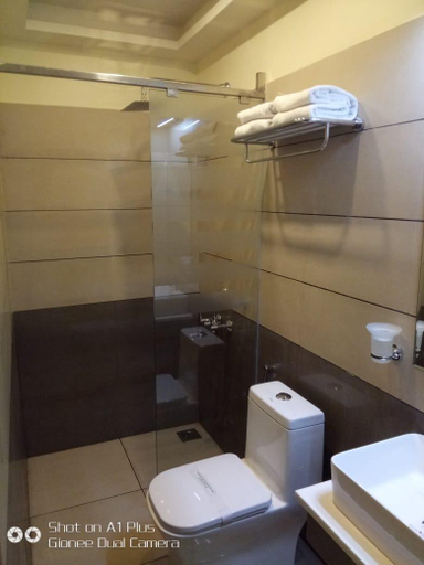 Bathroom 4, Double Decker Boathouse, Alappuzha