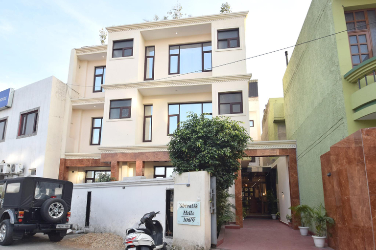 Exterior & Views