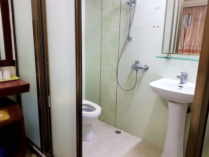 Bathroom 2, Hong Kong Astronaut's Hotel, Kowloon
