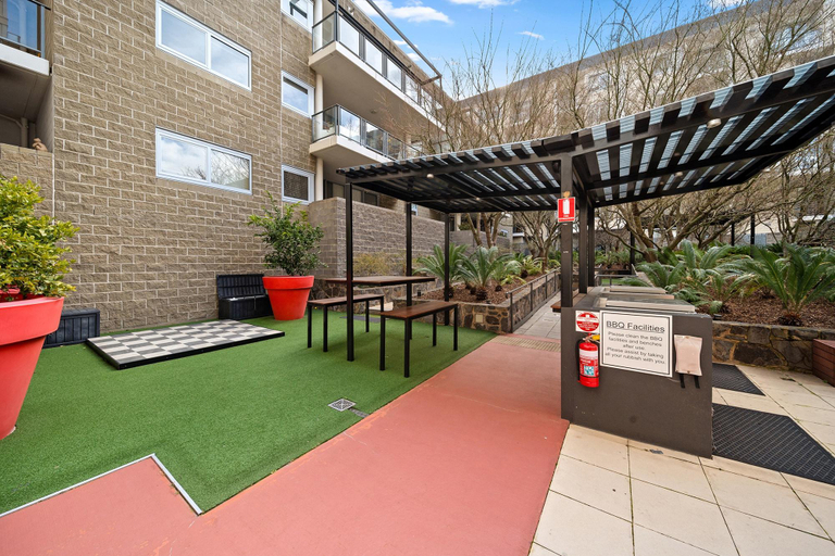 Exterior view 5, Spacious Apartment With Gym & Pool Access, Canberra