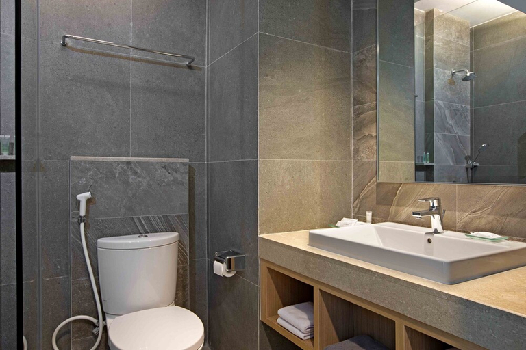 Bathroom, Hotel Santika Bukittinggi, Bukittinggi