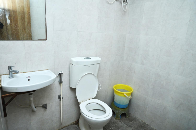 Bathroom 3, Hotel Blue Leaf, Rajkot