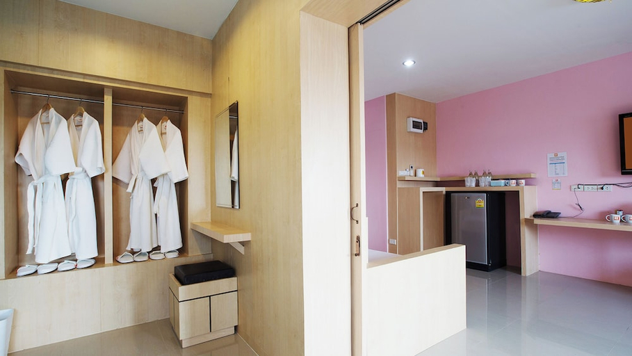 Bathroom 4, B2 Buriram Boutique & Budget Hotel, Muang Buri Ram