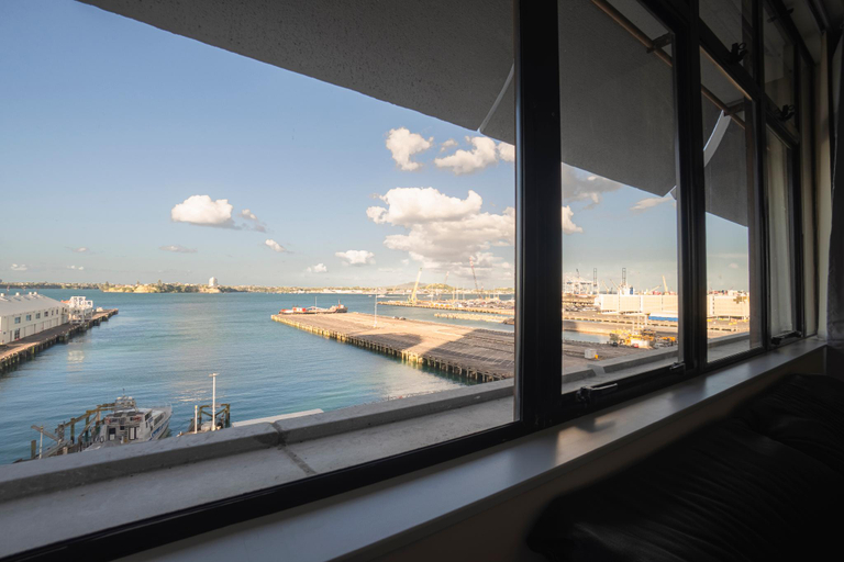 Others 5, Sunlit Corner Apartment w/ Harbour Views, Waitakere