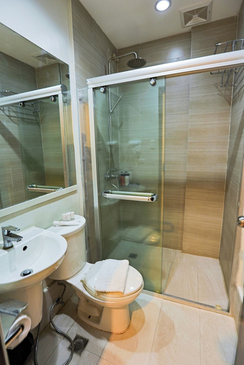 Bathroom 3, Holiday Suites Puerto Princesa, Puerto Princesa City