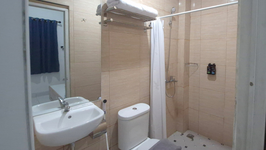 Bathroom 5, NN Smart Stay Pd. Pinang (Syariah Hotel), South Jakarta